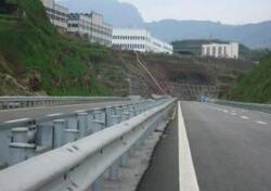 波形護欄與立柱