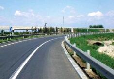 高速公路波形護(hù)欄