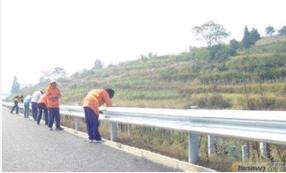 波形梁鋼護(hù)欄施工時(shí)的注意事項(xiàng)