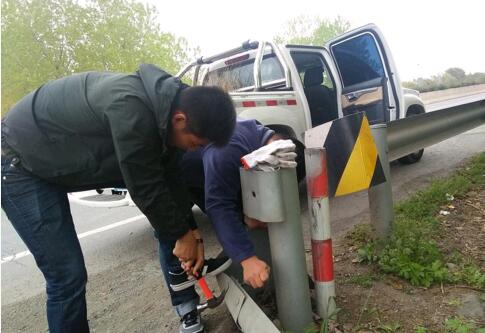 波形護(hù)欄維修