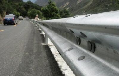 公路波形護(hù)欄板維護(hù)保養(yǎng)操作