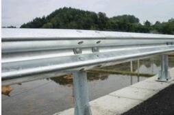 公路波形護欄板