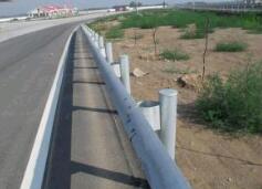 波形護(hù)欄板的優(yōu)良特性