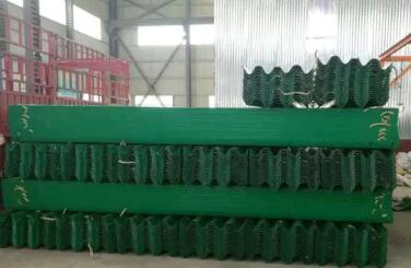 波形護(hù)欄板價(jià)格與壽命