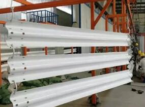 波形護(hù)欄板的連接方式對價(jià)格的影響分析